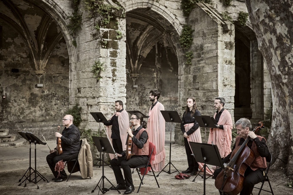 Les musiciens du Grupo Enigma et les choristes de la Schola Cantorum Paradisi Portae, deux ensembles venus de Saragosse.